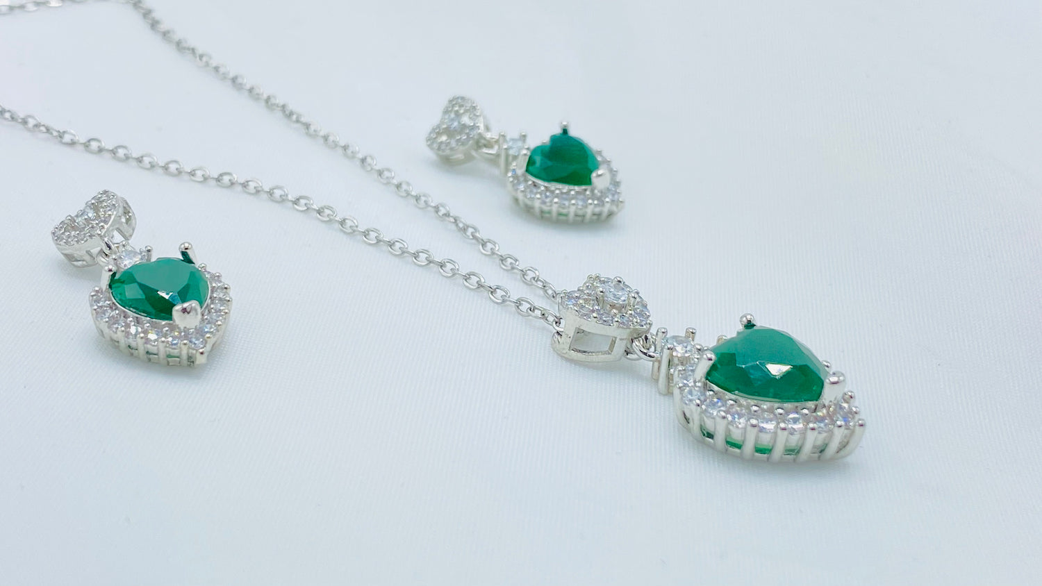  Emerald Heart Pendant Set